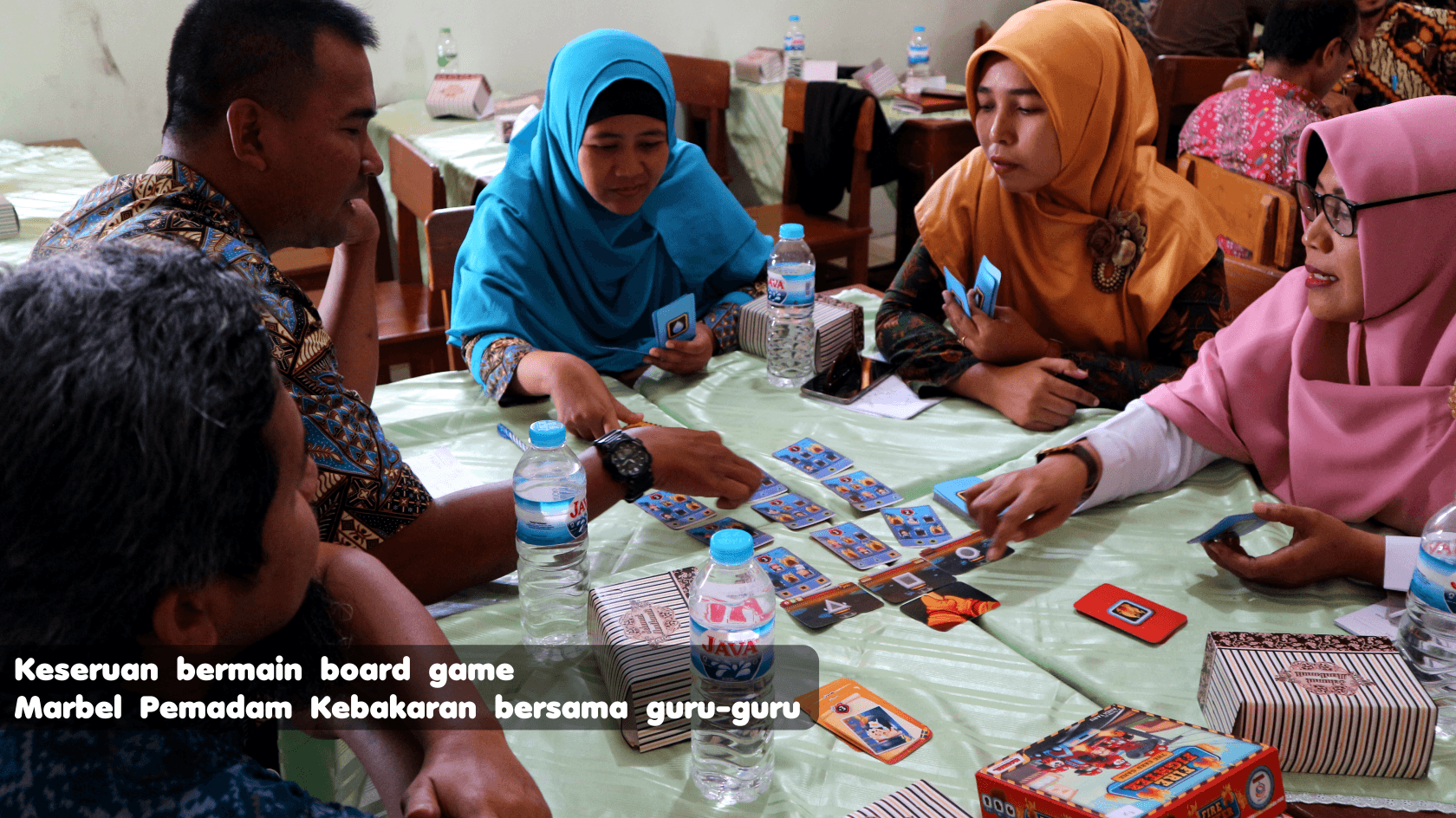 Foto : Keseruan bermain board game Marbel Firefighter